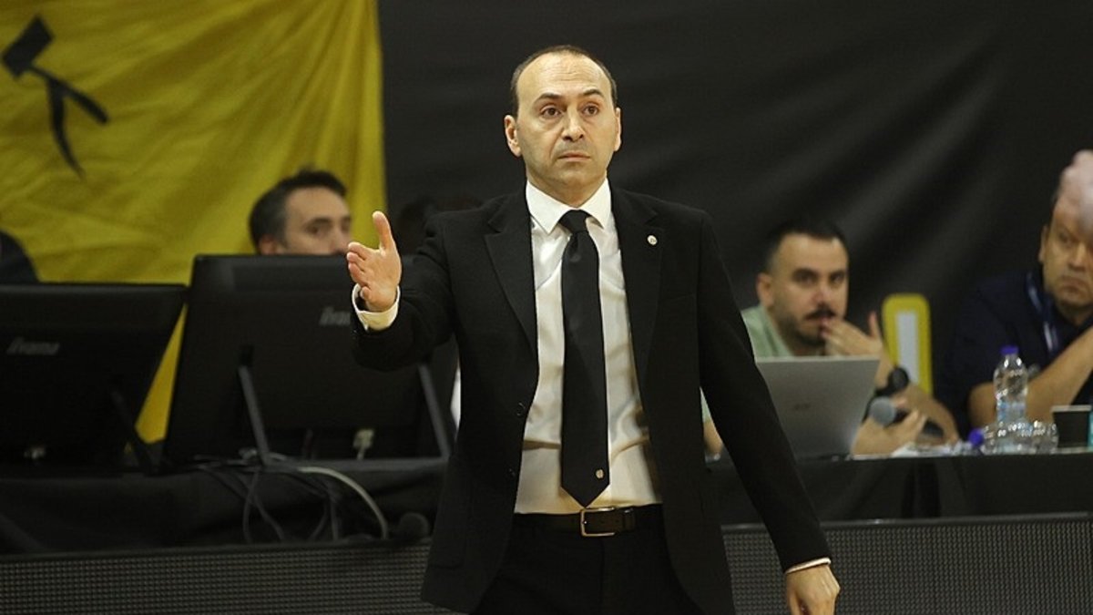 Galatasaray başantrenörü Yakup Sekizkök: Avrupa basketbolunun en üst seviyesini hak ettiğimizi göstermemiz lazım Galatasaray başantrenörü Yakup Sekizkök: Avrupa basketbolunun en üst seviyesini hak ettiğimizi göstermemiz lazım