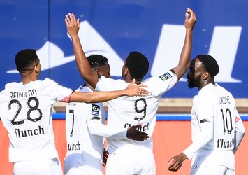 Lille PSG'yi zirveden indirdi! Maçta 2 kırmızı kart...