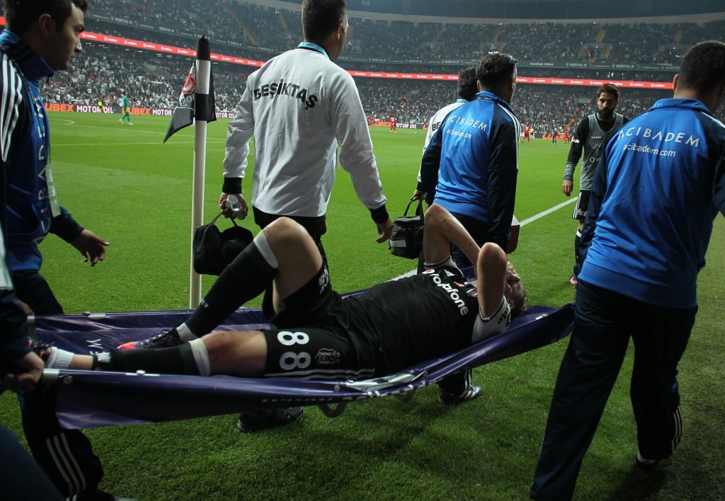 Caner Erkin sezonu kapattı