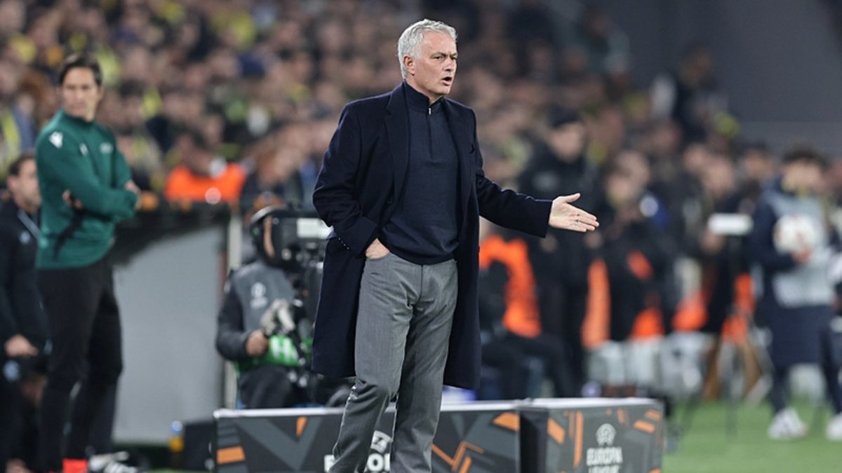 FENERBAHÇE HABERİ: Jose Mourinho'dan Rangers maçı sonrası taraftara eleştiri! FENERBAHÇE HABERİ: Jose Mourinho'dan Rangers maçı sonrası taraftara eleştiri!