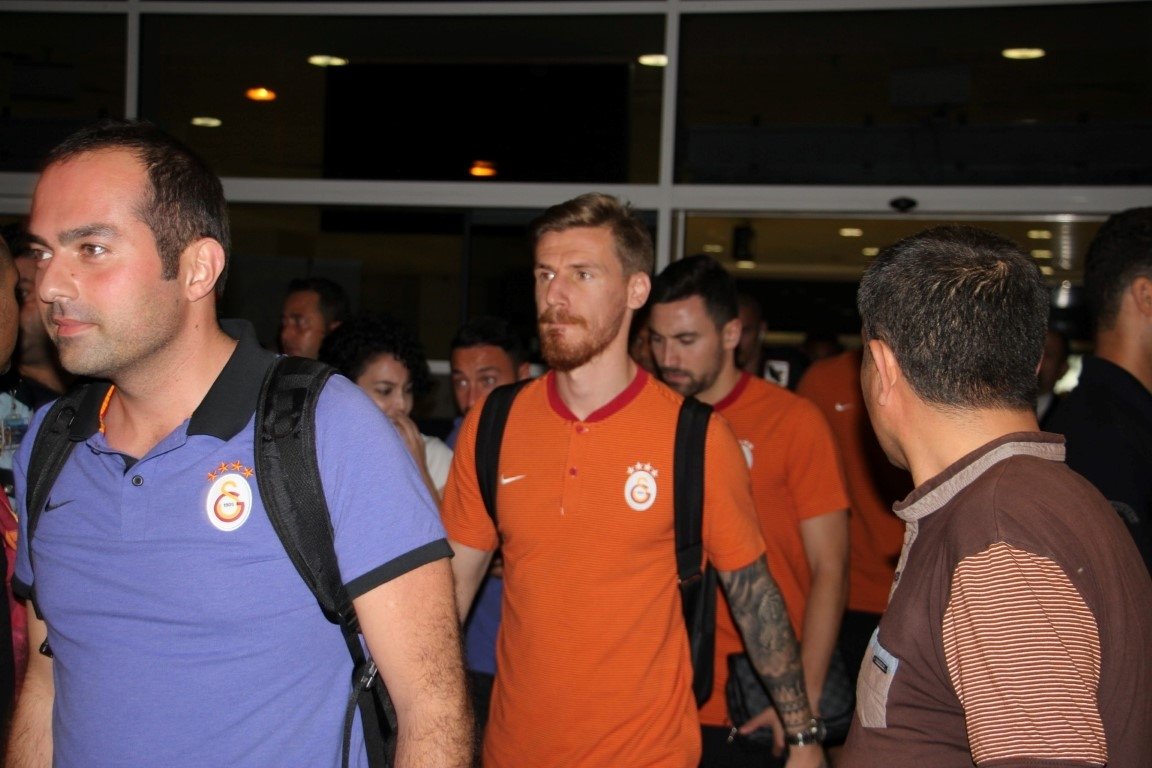 Galatasaray’a Antalya’da coşkulu karşılama