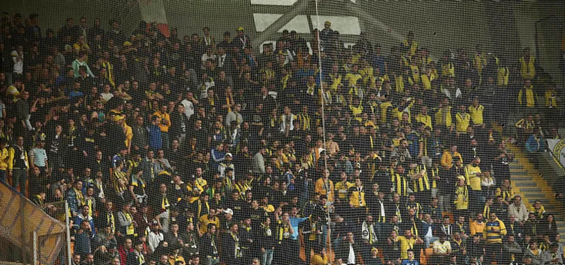 Fenerbahçe tribünleri karıştı