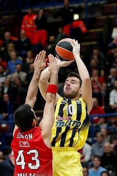 Fenerbahçe, Armani Milano'yu mağlup etti