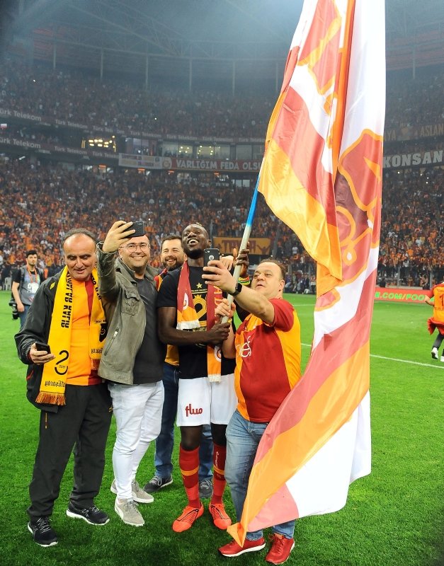 Galatasaray şampiyonluğu böyle kutladı! İşte görüntüler