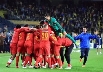Gyan'ın golünden sonra saha karıştı