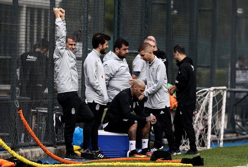 Beşiktaş’ta 3 isimle yollar ayrılıyor!