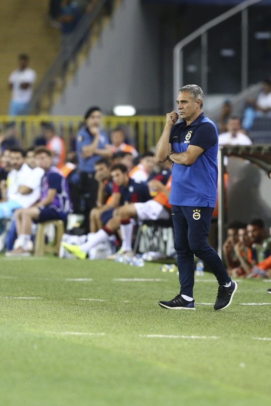 Emre Belözoğlu’ndan Ozan’a fırça!