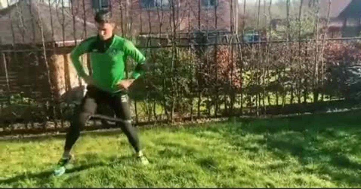 Berke Özer çalışmalarını annesiyle sürdürüyor