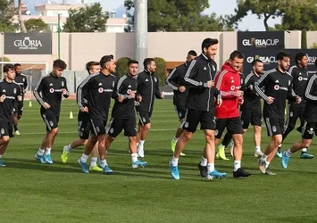 Beşiktaş sahaya iniyor