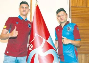 Atakan ve Salih’ten imza