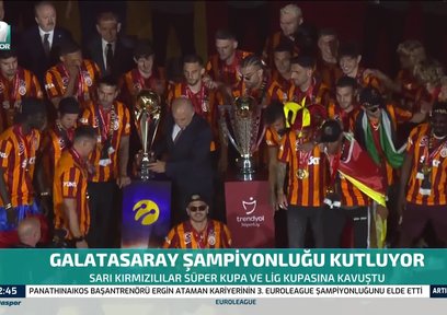 Galatasaray şampiyonluk kupasını kaldırdı! İşte o görüntüler