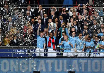 Manchester City "üçleme" yaptı
