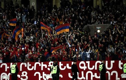Ermeni taraftarlardan İstiklal Marşı’na saygısızlık!