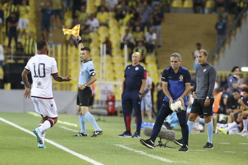 Emre Belözoğlu’ndan Ozan’a fırça!
