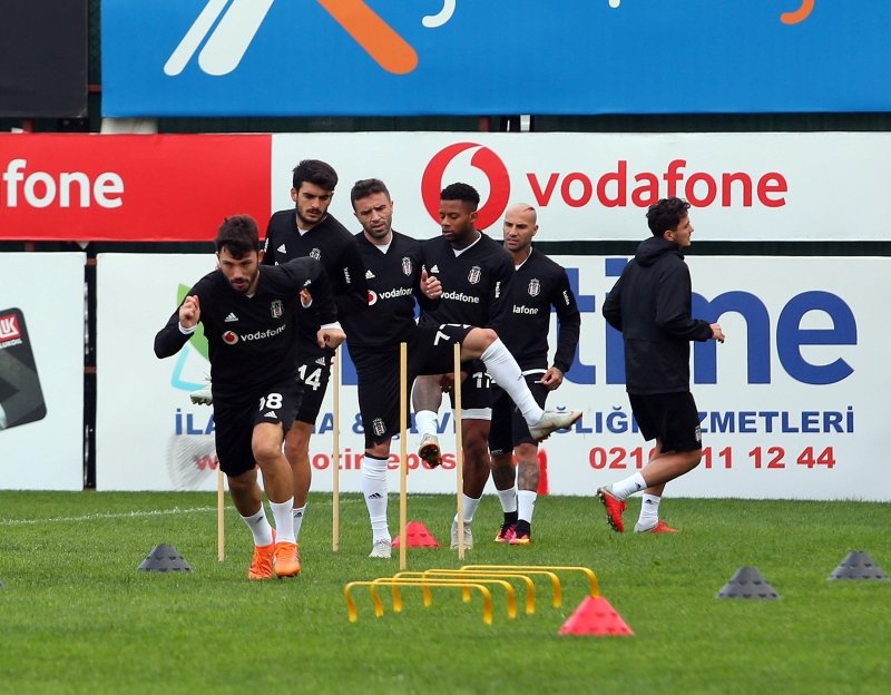 Beşiktaş’ta 3 isimle yollar ayrılıyor!