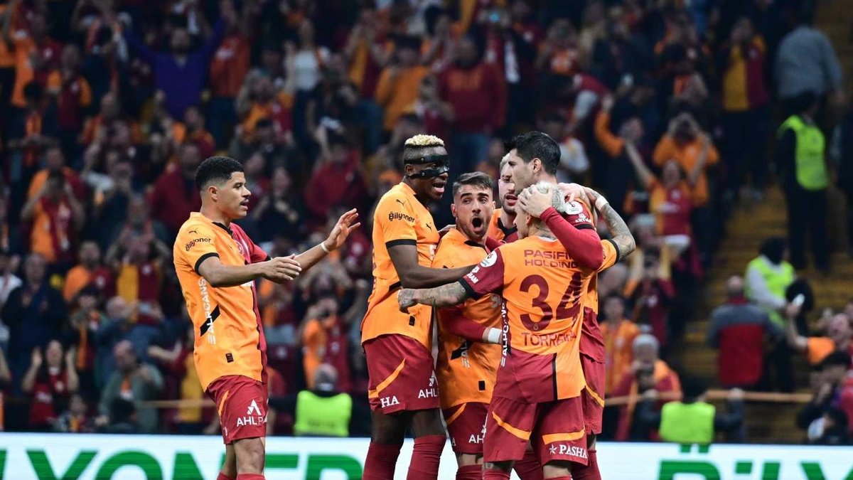 TRANSFER HABERLERİ | Galatasaray'da herkesi ters köşe eden forvet kararı! TRANSFER HABERLERİ | Galatasaray'da herkesi ters köşe eden forvet kararı!