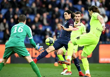 PSG, 10 kişiyle kazandı
