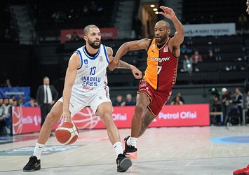 A. Efes evinde G.Saray'ı devirdi!