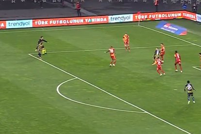 F.Bahçe penaltı bekledi! İşte o pozisyon