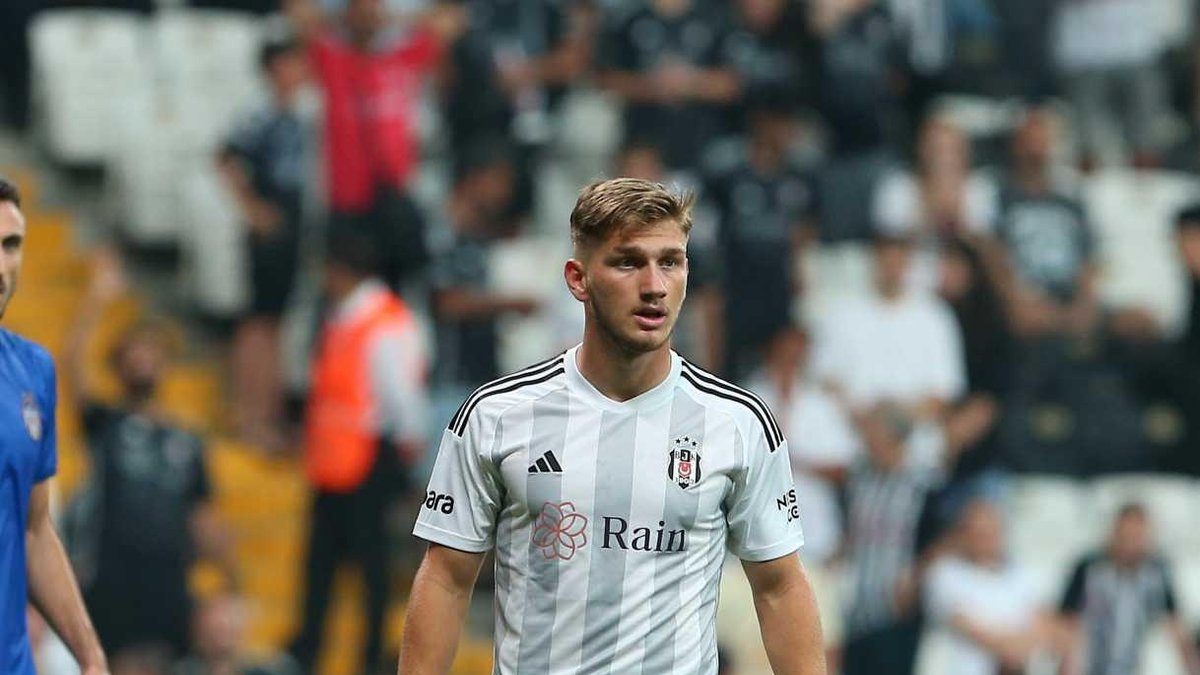 Beşiktaş'ta Semih Kılıçsoy'a transferde Leeds United takibi! Beşiktaş'ta Semih Kılıçsoy'a transferde Leeds United takibi!
