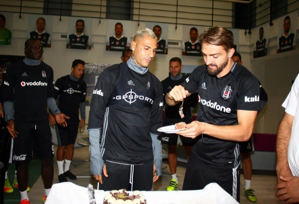 Quaresma doğum gününü takım arkadaşlarıyla kutladı