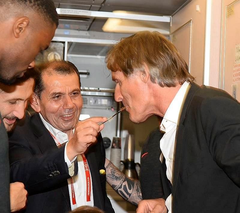 Dursun Özbek gönüllerde böyle taht kurdu