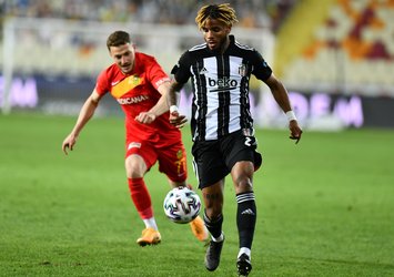 Kartal'da 4 futbolcu sınırda geçti!