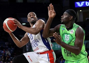 Anadolu Efes evinde kazandı!