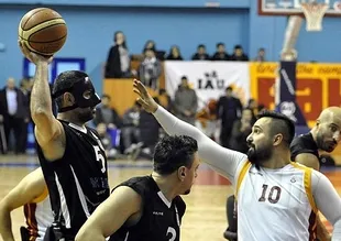 Beşiktaş ve Galatasaray taraftarları Almanya'da birbirine girdi