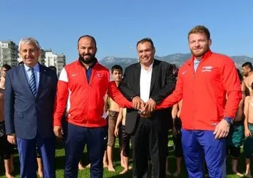 Güreşçiler Kumluca'da kampa girdi