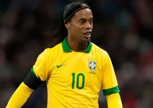 Ronaldinho imzaya geliyor!