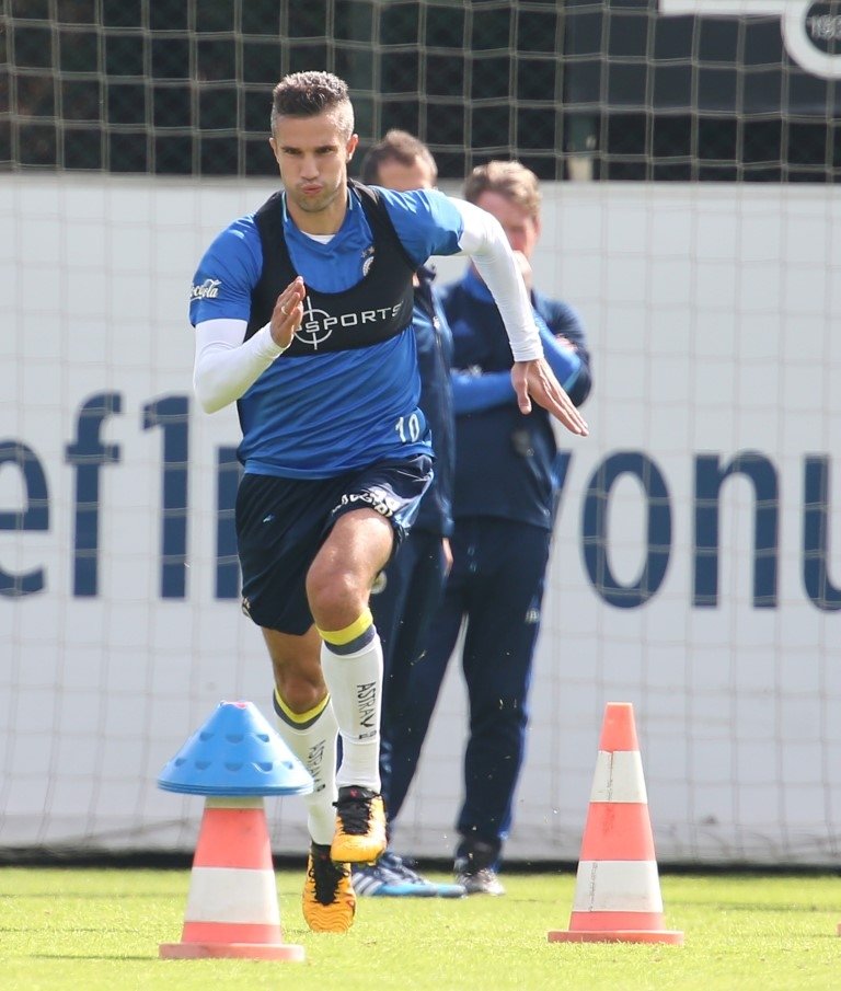 Robin van Persie dünya devine gidiyor