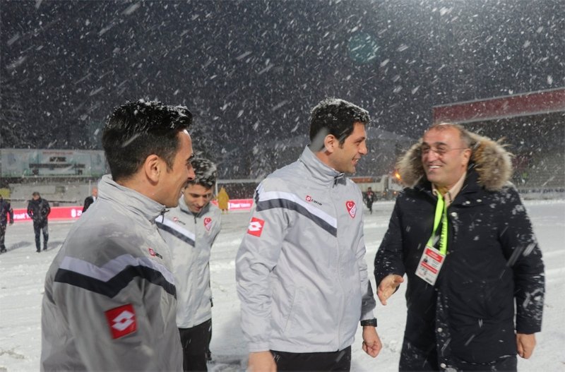 Adebayor’dan Başakşehir’e Galatasaray resti!