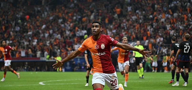 Tete Galatasaray’daki ilk golünü attı!