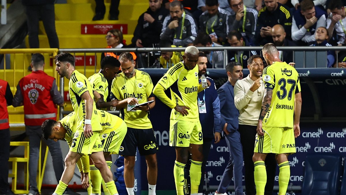 Fenerbahçe'de Dinamo Zagreb maçında kadro değişiyor! Fenerbahçe'de Dinamo Zagreb maçında kadro değişiyor!