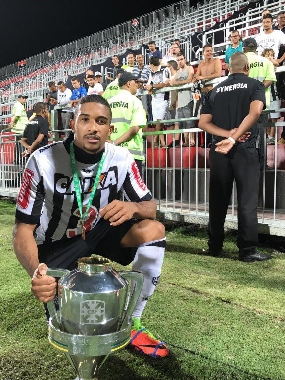 Fenerbahçe’ye 21’lik stoper