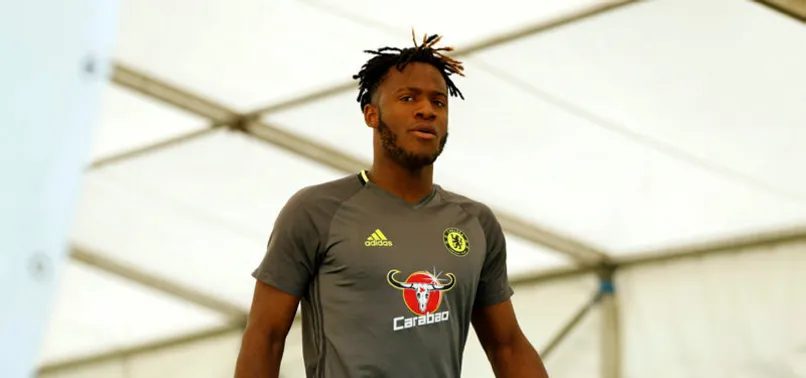 Michy Batshuayi'de top Chelsea'de