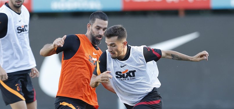 Galatasaray'da yeni transferler ilk idmanına çıktı
