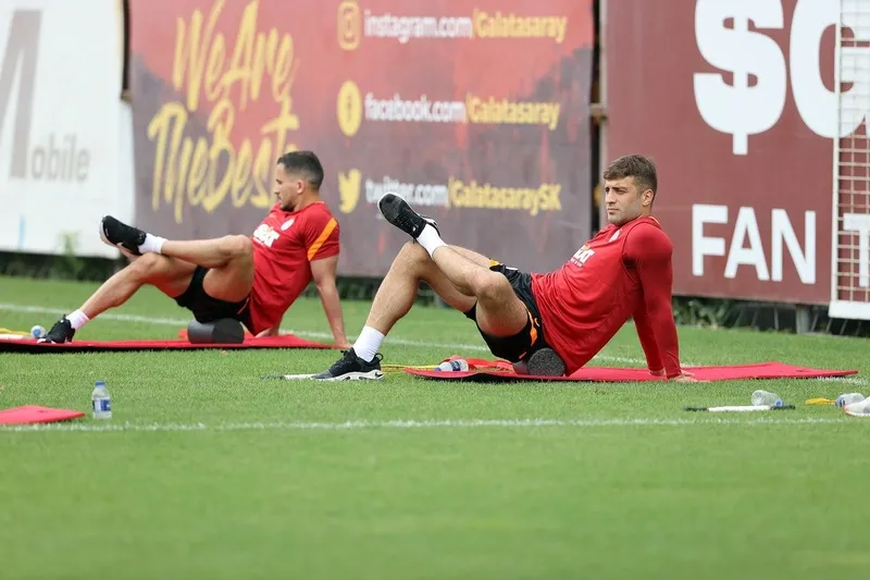 Galatasaray çalışmalarını sürdürdü! Omar Elabdellaoui ve Mostafa Mohamed... - 1