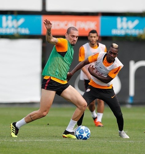 G.Saray antrenmanında Åampiyonlar Ligi topu sürprizi