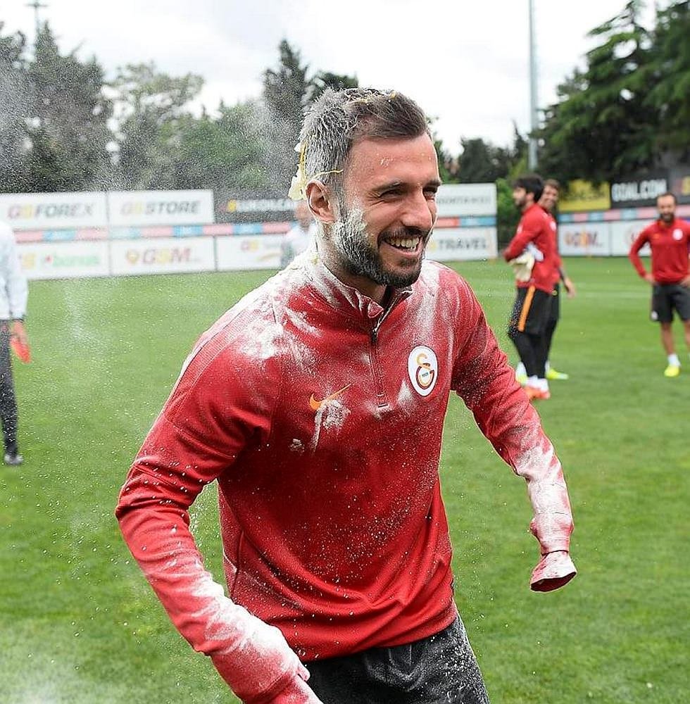 Galatasaray’da yaprak dökümü sürüyor