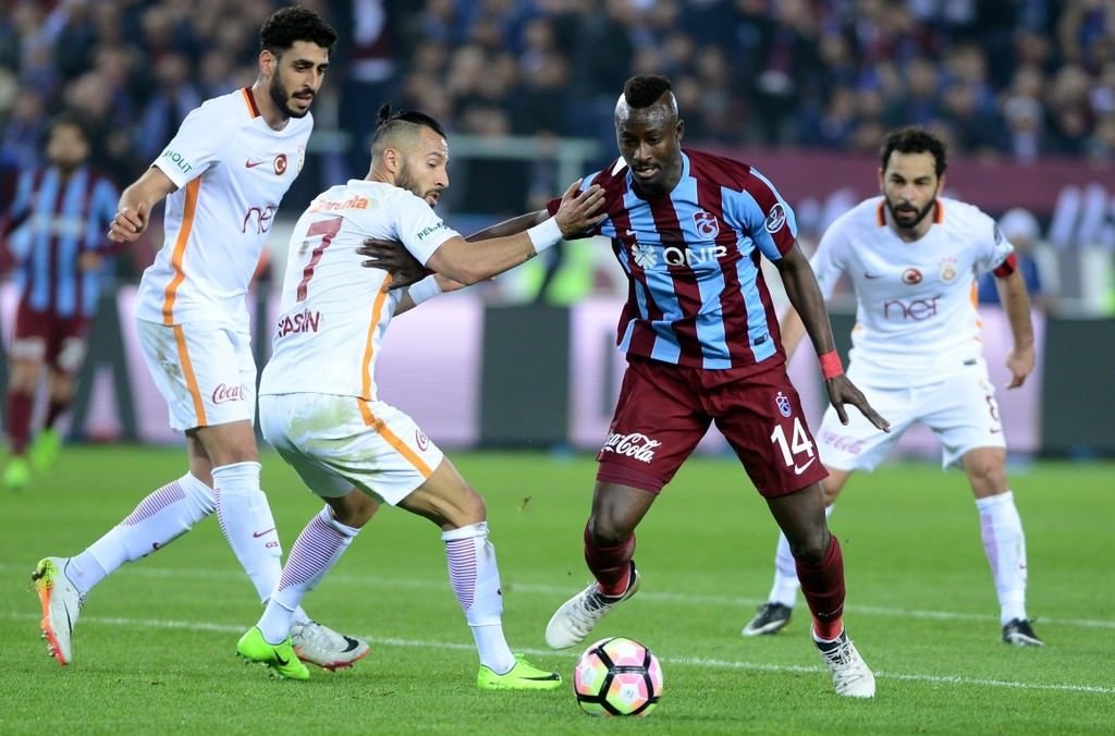 Trabzonspor-Galatasaray karşılaşmasından kareler