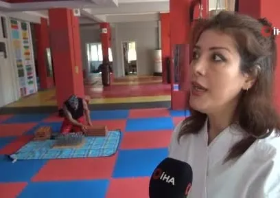 İranlı karate antrenöründen ilginç gösteri!