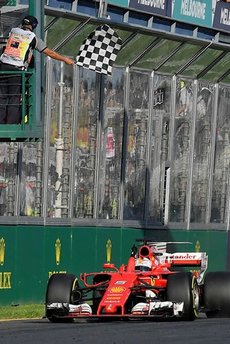 İlk yarış Sebastian Vettel'in