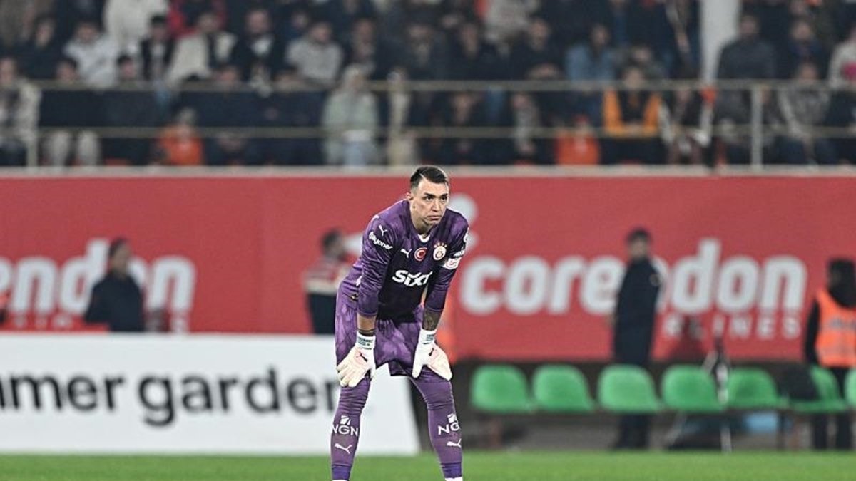 Galatasaray'da Fernando Muslera'dan soyunma odasında flaş sözler! Corendon Alanyaspor maçının devre arasında... Galatasaray'da Fernando Muslera'dan soyunma odasında flaş sözler! Corendon Alanyaspor maçının devre arasında...
