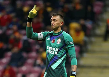 Altay: 26 - Muslera: 16