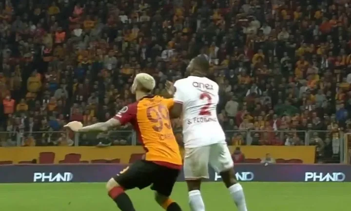 Galatasaray-Antalyaspor maçında penaltı kararı VAR'dan döndü! İşte o pozisyon - 1