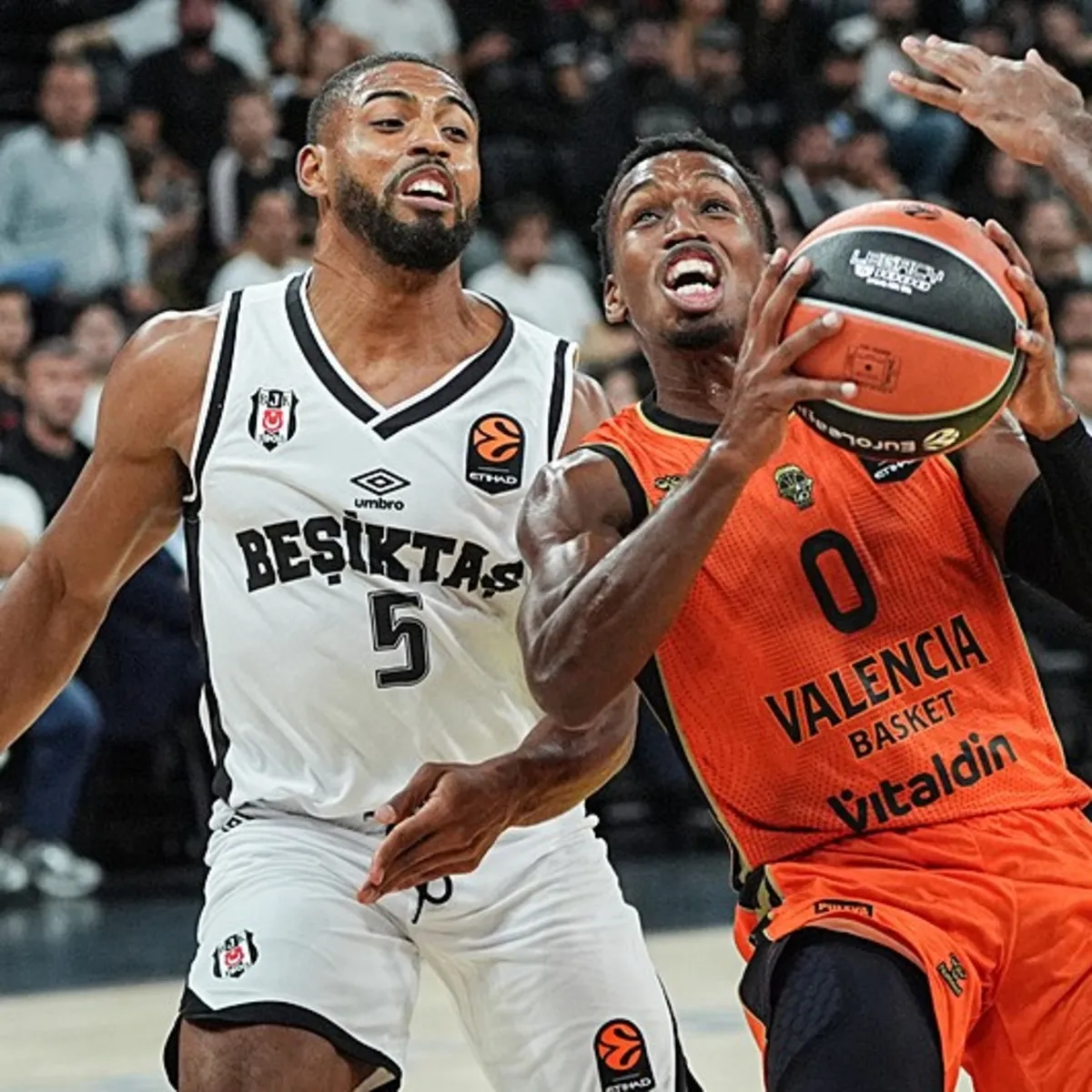 Beşiktaş EuroLeague'e yenilgiyle başladı! Kara Kartal evinde Valencia'ya mağlup oldu
