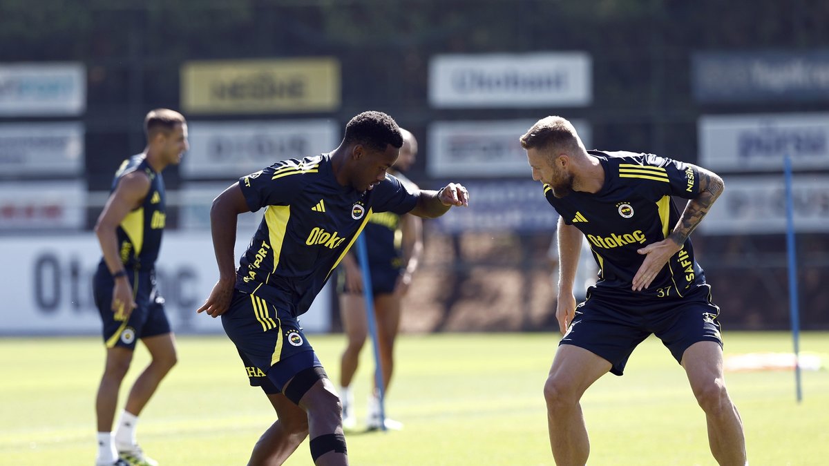 Fenerbahçe'de Feyenoord hazırlıkları sürüyor! Fenerbahçe'de Feyenoord hazırlıkları sürüyor!