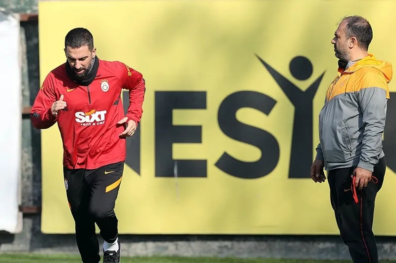 GALATASARAY HABERLERİ: Galatasaray'da Arda Turan Fenerbahçe derbisi öncesi saha çalışmalarına başladı! - 1